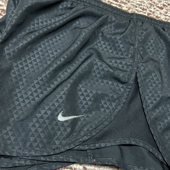 Woman's Nike‎ shorts - Picture 2 of 10
